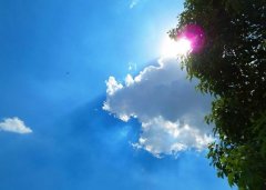 哪個(gè)品牌防曬霜輕薄(哪個(gè)品牌防曬霜輕薄好用)