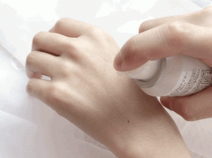 平價(jià)好用的抹臉?lè)罆袼放?臉部防曬霜哪個(gè)牌子好用)