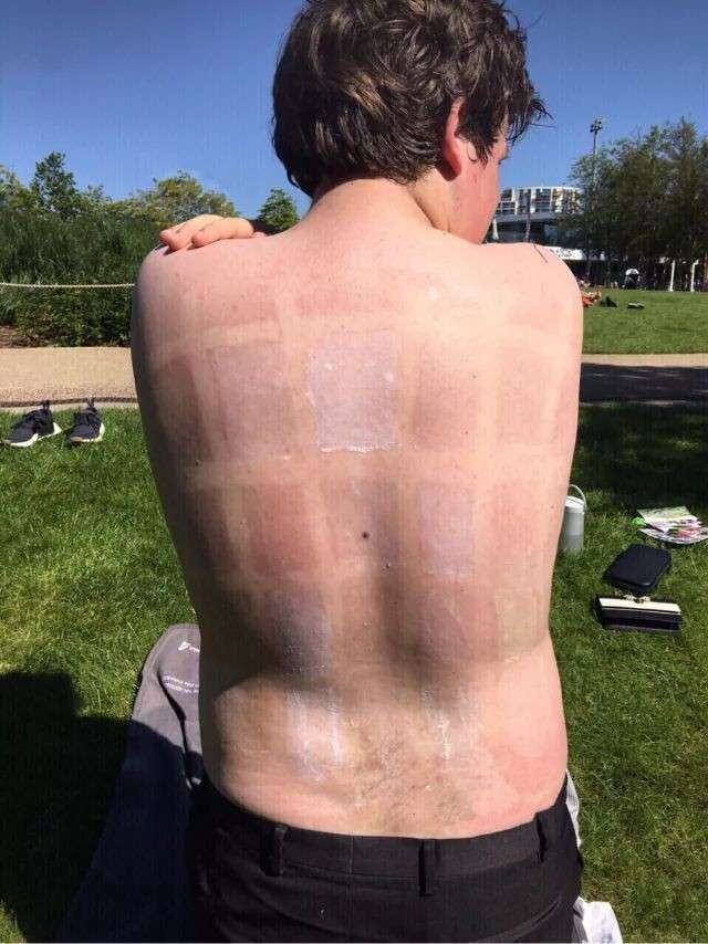 小哥人肉實(shí)測15款防曬乳，把自己變成烤肉架，結(jié)果有點(diǎn)搞笑！