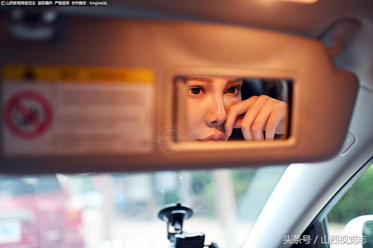 90后北漂網(wǎng)紅被指“鼻子丑”?直播籌錢“取肋骨”圓整形夢